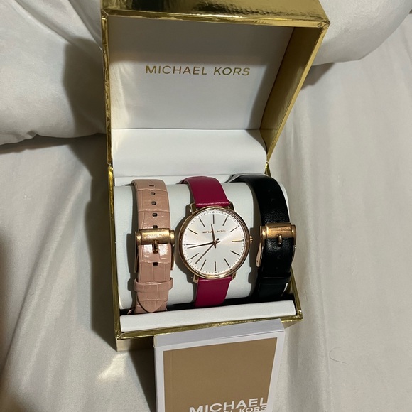 Michael Kors Pyper Interchangeable 3 Leather Strap Watch - Picture 2 of 6